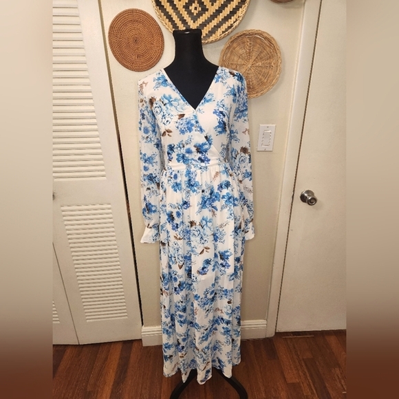 LAST ONE! Blue And White Floral Long Sleeve Maxi Wrap Dress - Picture 3 of 11